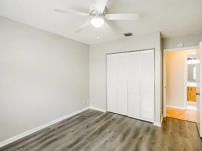 6642 NW 42nd Ave — Photo 13