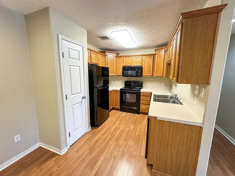 139 Sherwood Dr — Photo 7