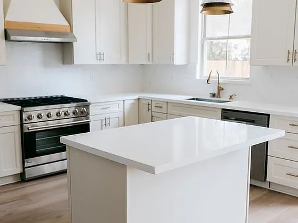 300 Place Saint Julien Pl, Covington, LA 70433