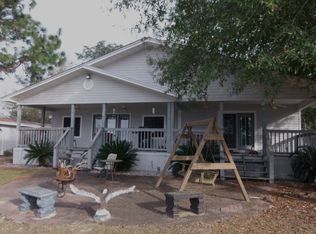 924 Paradise Island Dr, Defuniak Springs, FL 32433