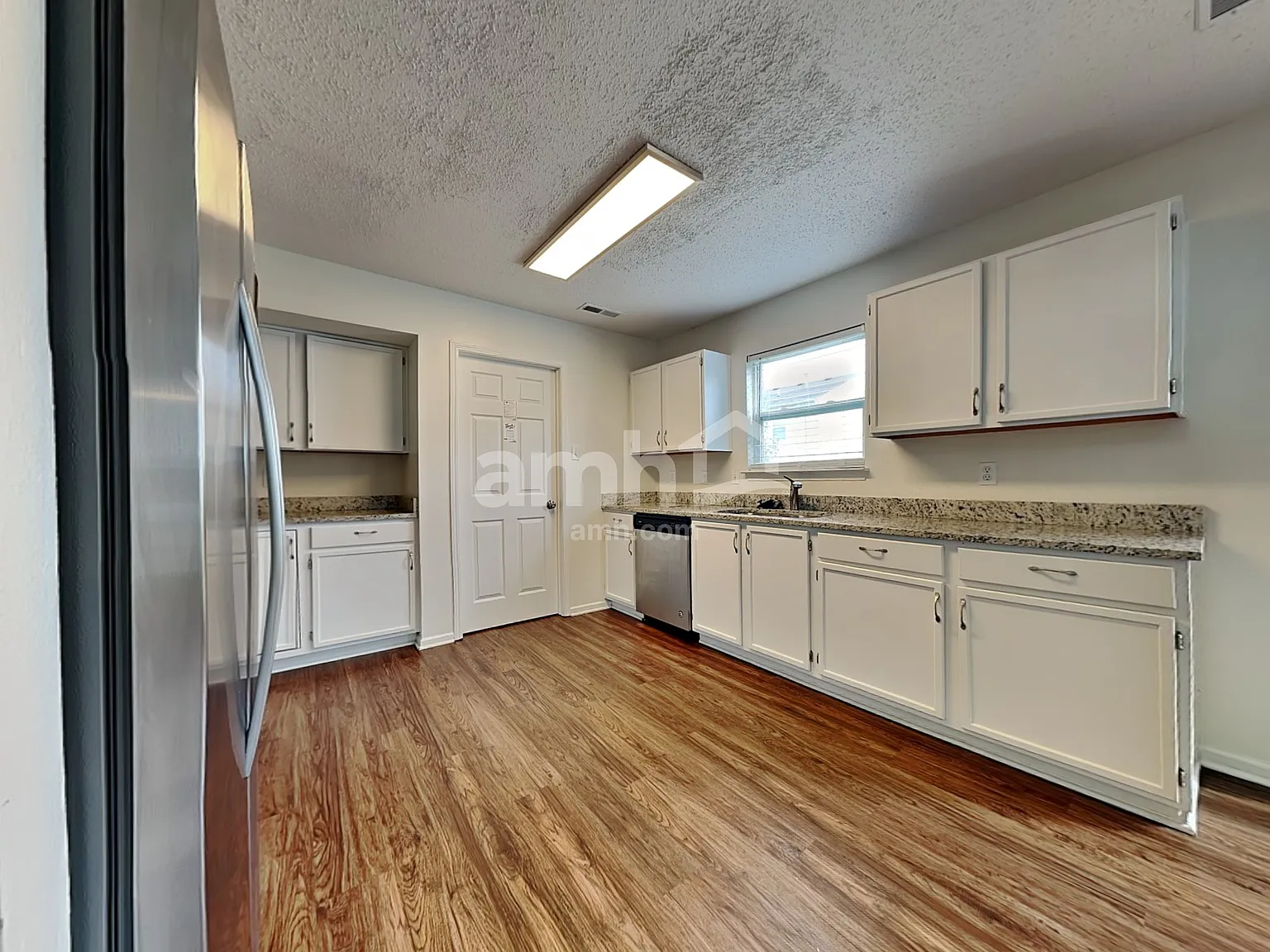 4 bed, 2.5 bath, 2241 sqft, $2,350 — Photo 3