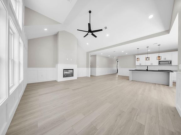 5th image of 209 Chestnut Dr
