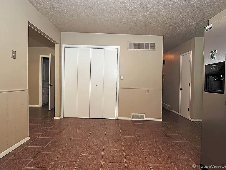 1105 N West End Blvd — Photo 9