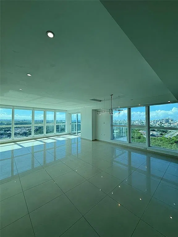 3 bed, 2.5 bath, 1812 sqft, $5,500 — Photo 3