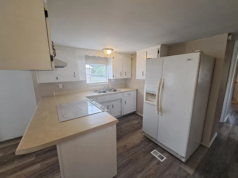 2821 Hillcrest Ave #11 — Photo 6