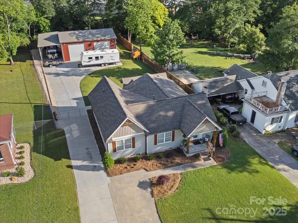 107 Pressley St, Clover, SC 29710