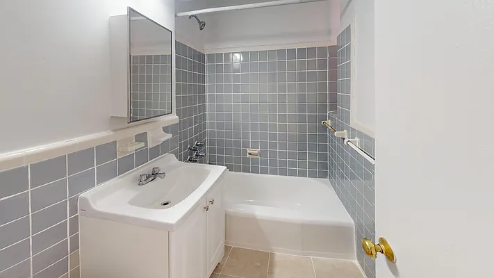 Rented by Bond New York | media 10