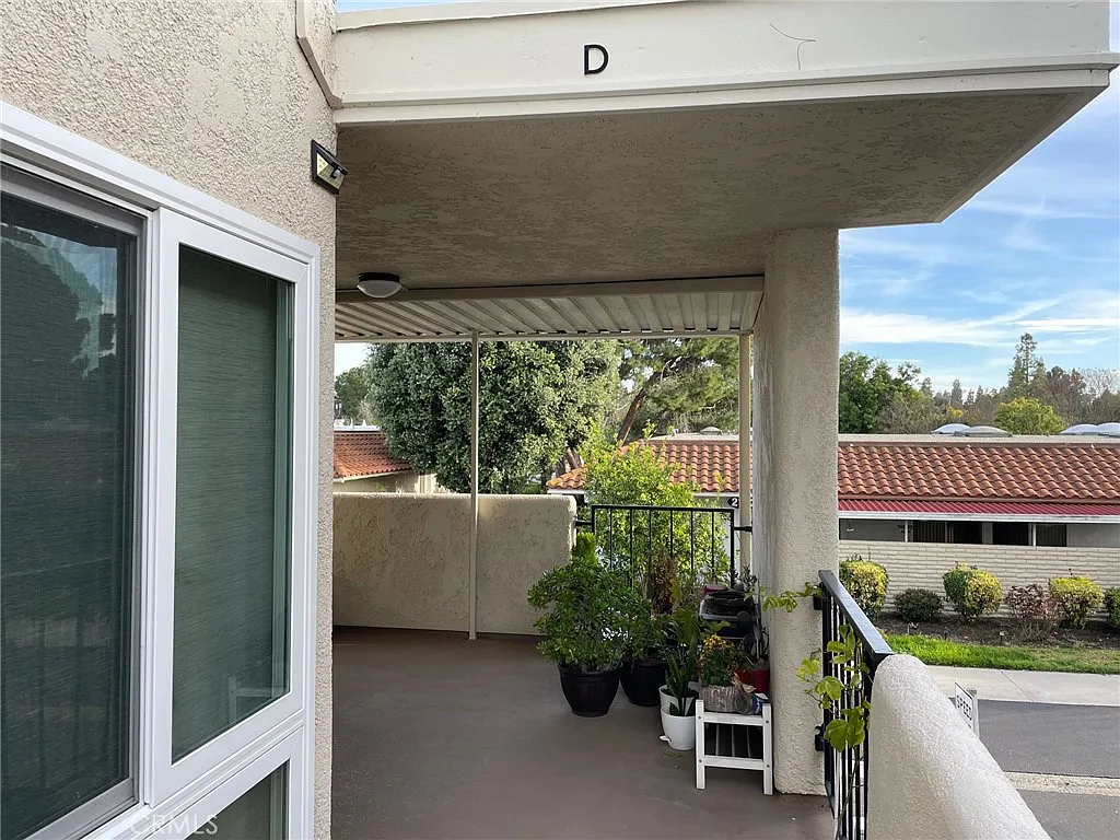 2 bed, 866 sqft, $2,700 — Photo 1