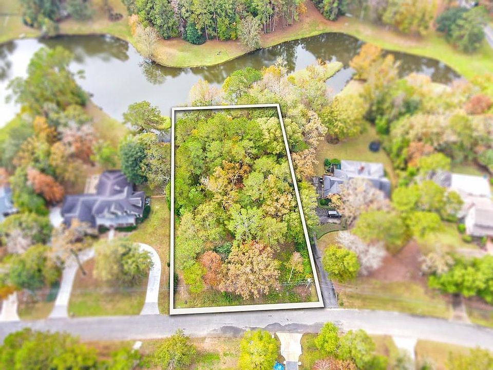 1st image of 204 Yorkshire Cres