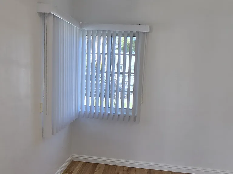 Sunset Park Apartments — Photo 7