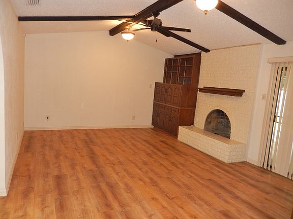 4th image of 1818 Mission Dr