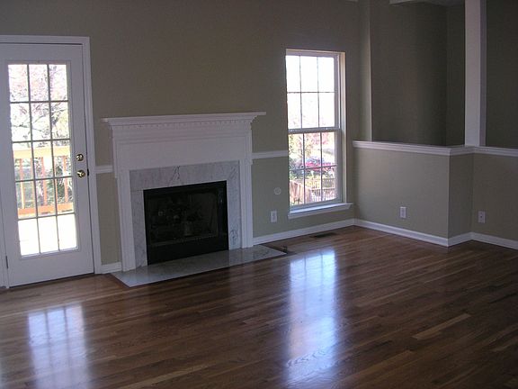 Gas Logs/Hardwood Floors