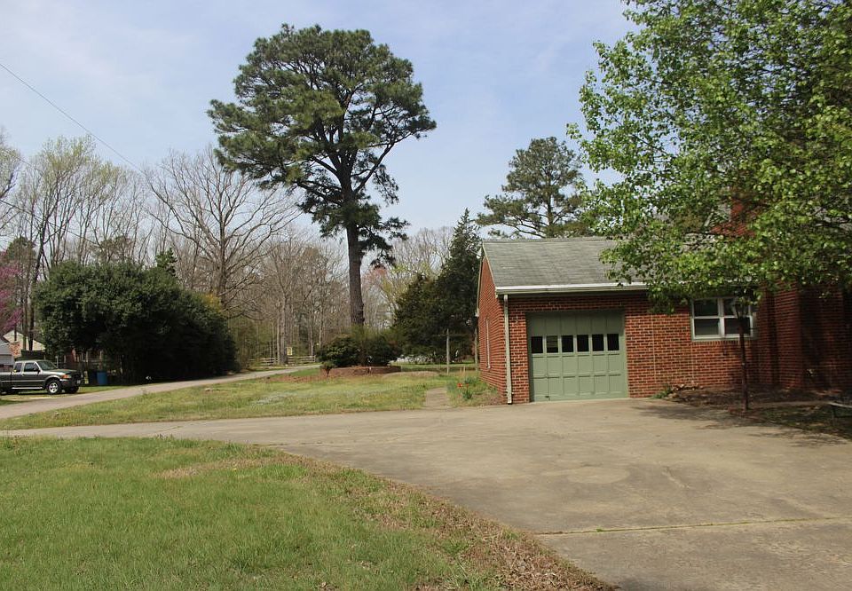 2nd image of 430 Hanover Rd
