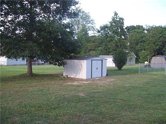 3rd image of 102 Highland Trl