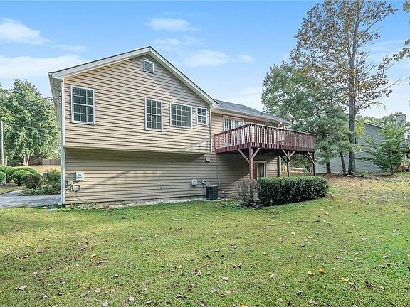 5th image of 2320 Castle Royale Dr