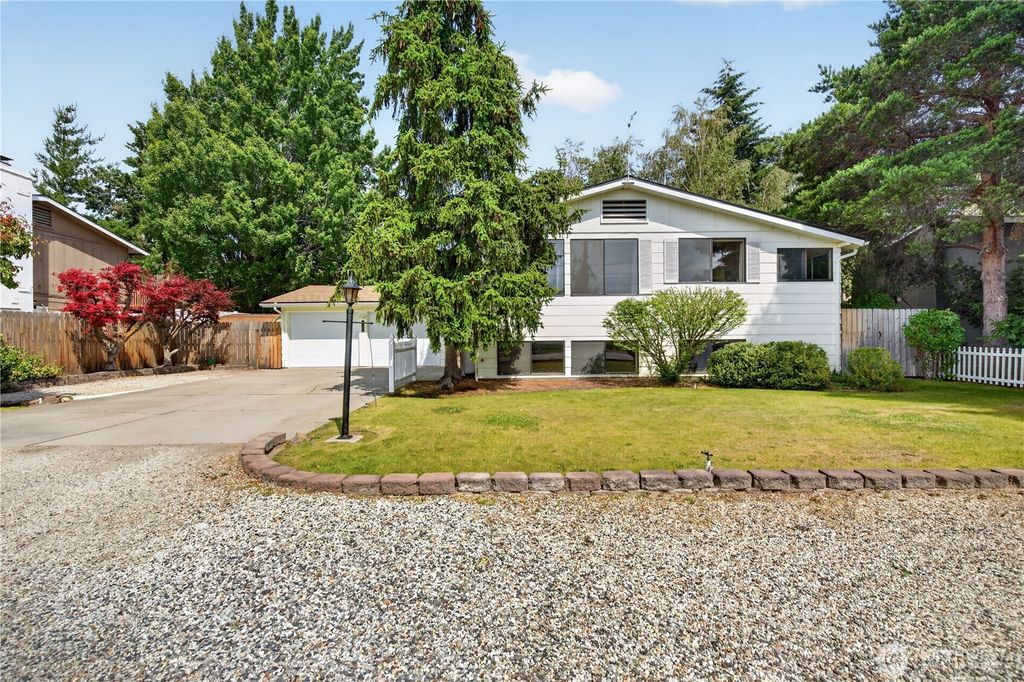 909 N James Avenue, East Wenatchee, WA - View 2