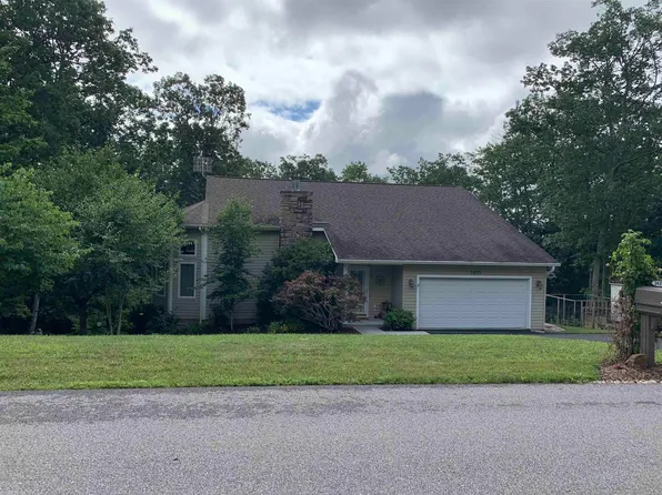 3435 Belaire Dr, Blacksburg, VA 24060