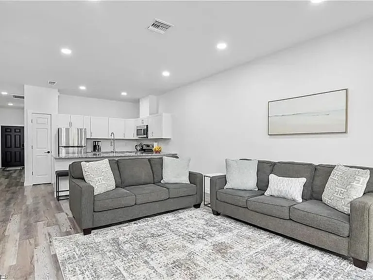 313 Ivan Ave S — Photo 14
