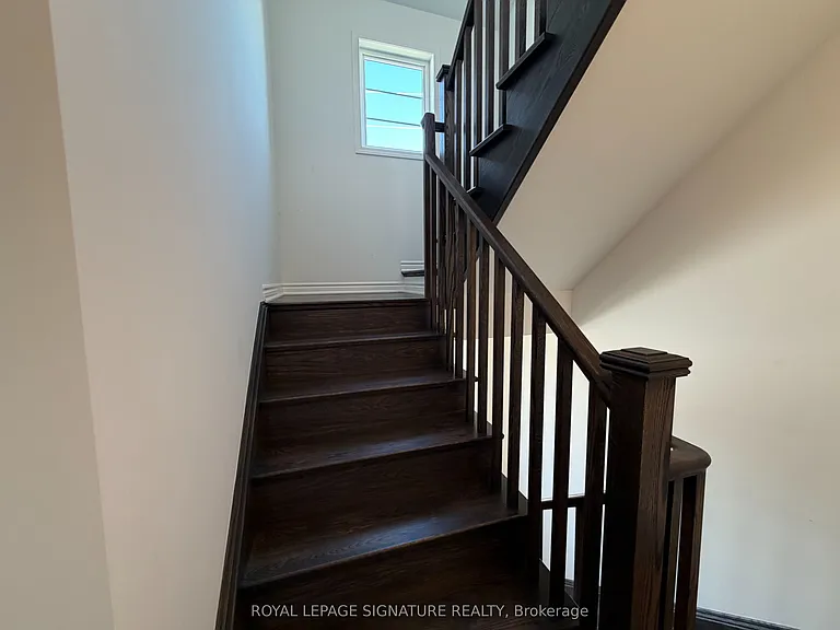 1392 William Halton Pkwy W — Photo 32