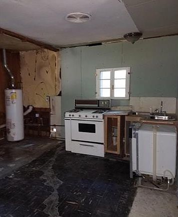 3rd image of 10425 Clarendon Ave