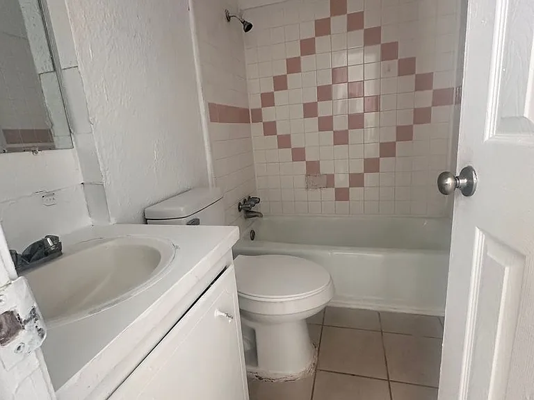 Eastgate Apartments — Photo 6