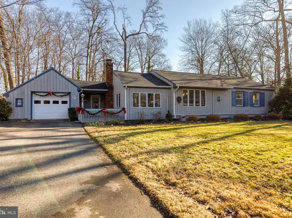 3921 River Club Dr, Edgewater, MD 21037