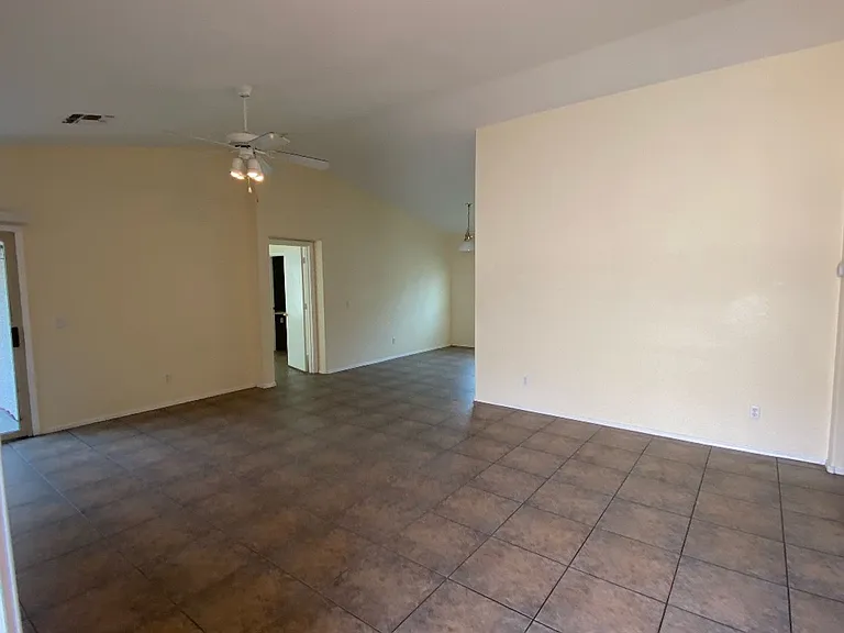 11425 W Pinehollow Dr — Photo 3