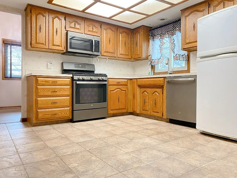 2103 Morrie Dr — Photo 10