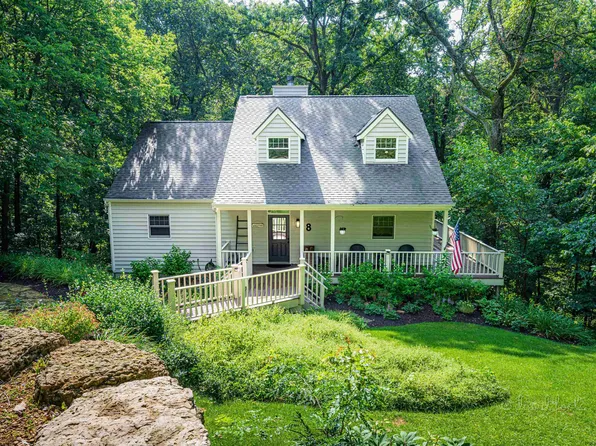 8 Woodway Ct, Galena, IL 61036