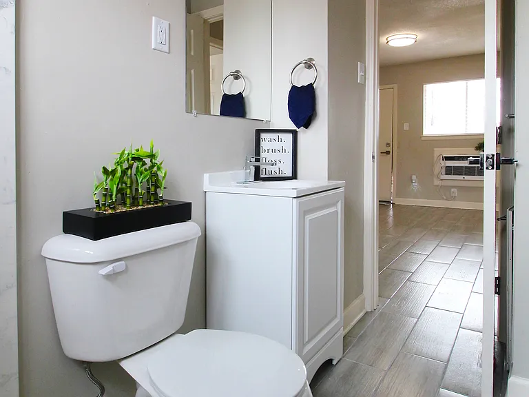 461 S Highland Street — Photo 10