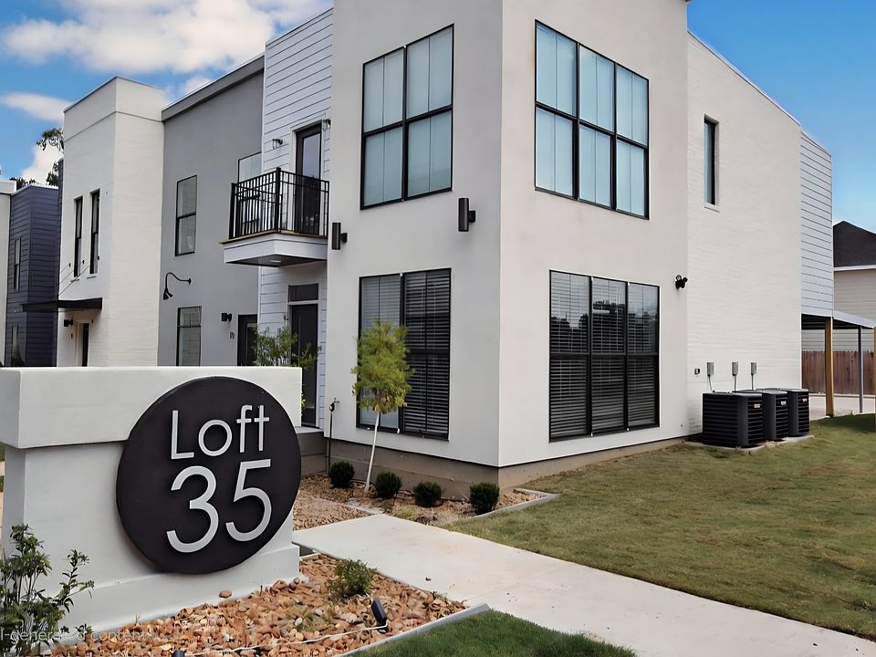 1st image of 3535 Knight Ln