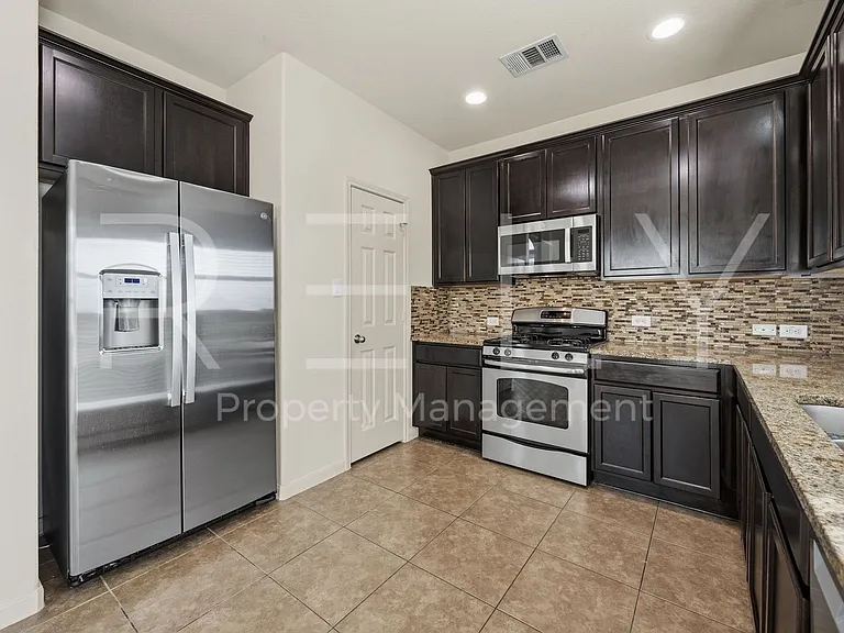 1405 Sunny Meadows Loop — Photo 11