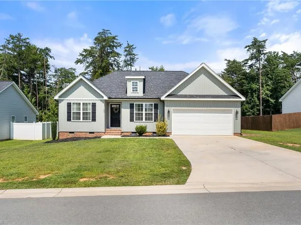 103 Brooke Ridge Dr, Thomasville, NC 27360