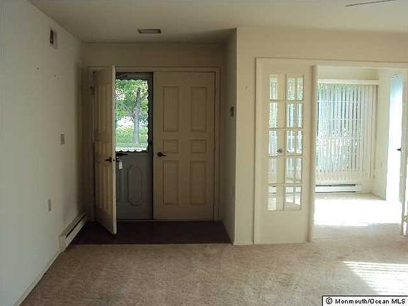 5th image of 548 Norwich Court #B