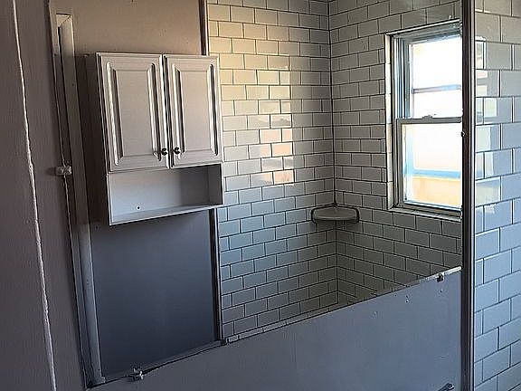5th image of 594 Butler Ave