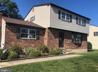 30 Giles Ln, Aston, PA 19014
