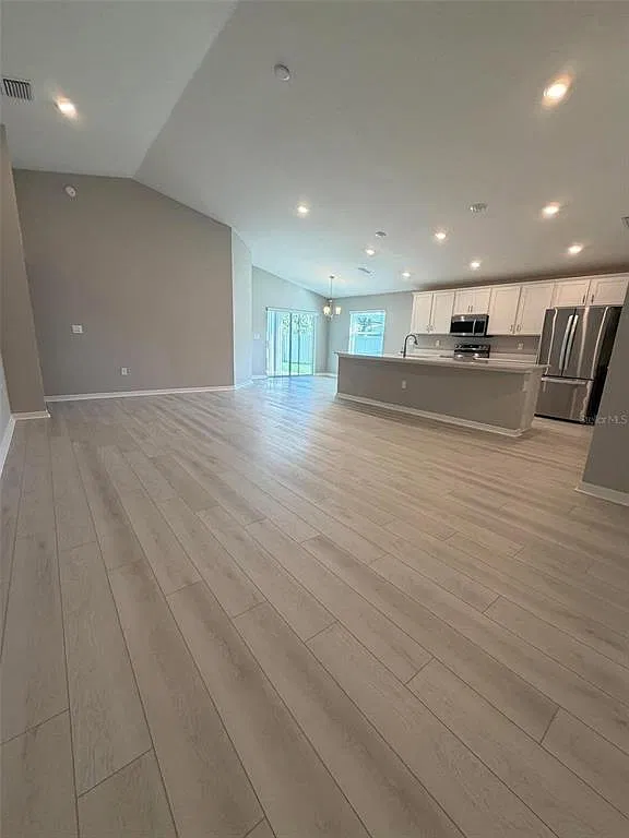 4 bed, 2.0 bath, 1819 sqft, $2,750 — Photo 3