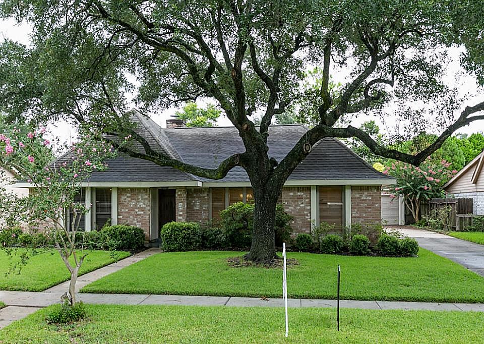 1st image of 2815 Colonial Dr