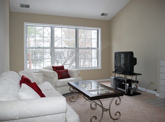 3rd image of 402 Hill Ct #402