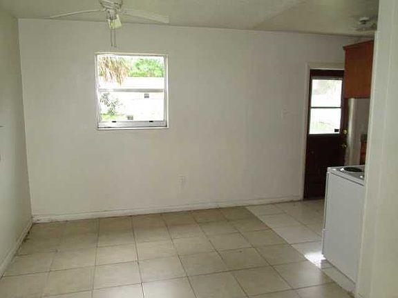 3rd image of 1021 N 70th Ave