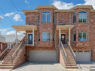 4 8th St APT A, Fairview, NJ 07022