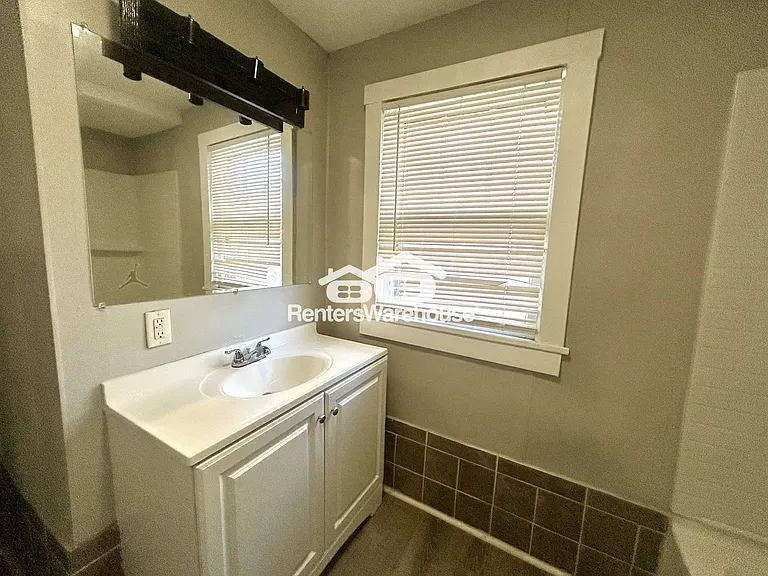 2846 Myrtle Ave — Photo 10
