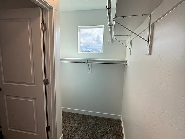 28 N Monitor Row — Photo 21