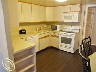 5th image of 3415 Benjamin Ave APT 109