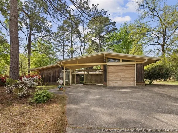 220 Vivian Dr, Fayetteville, NC 28311