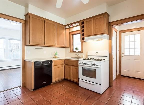 Large and Bright Kitchen