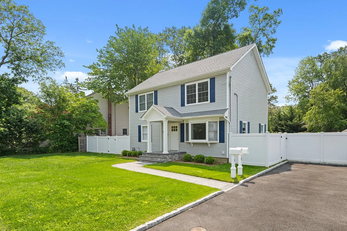 25 Lorraine Ct — Photo 2
