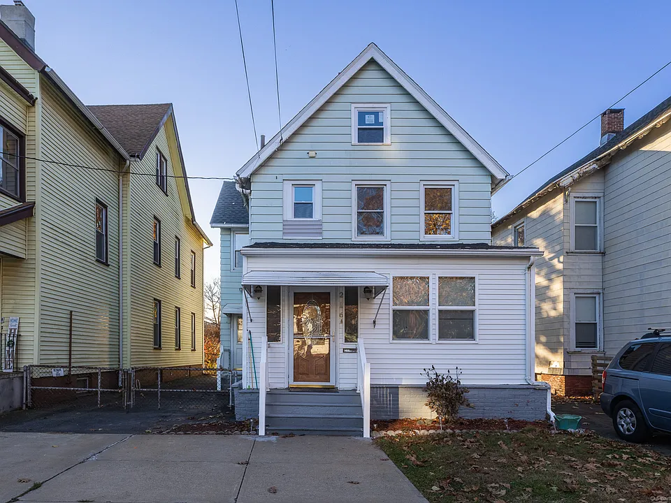216 Howard Ave