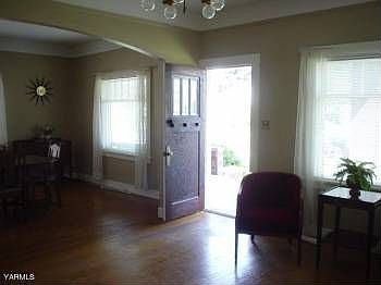 1st image of 704 S 10th Ave