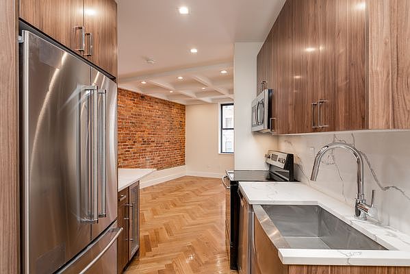 1st image of 941 Washington Ave #649
